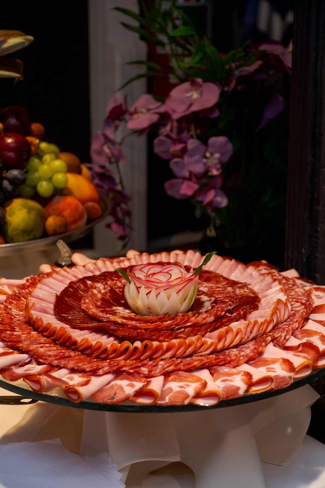 Tábua de frios decorada para o buffet
